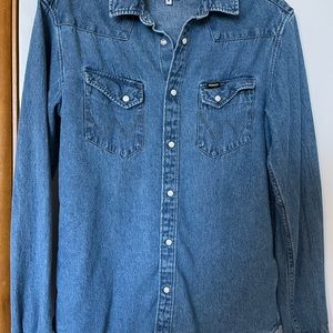 Wrangler Mens slim fit button down chambray shirt
